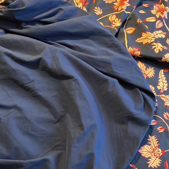 ModCloth. Queen sized duvet cover. - Picture 4 of 5